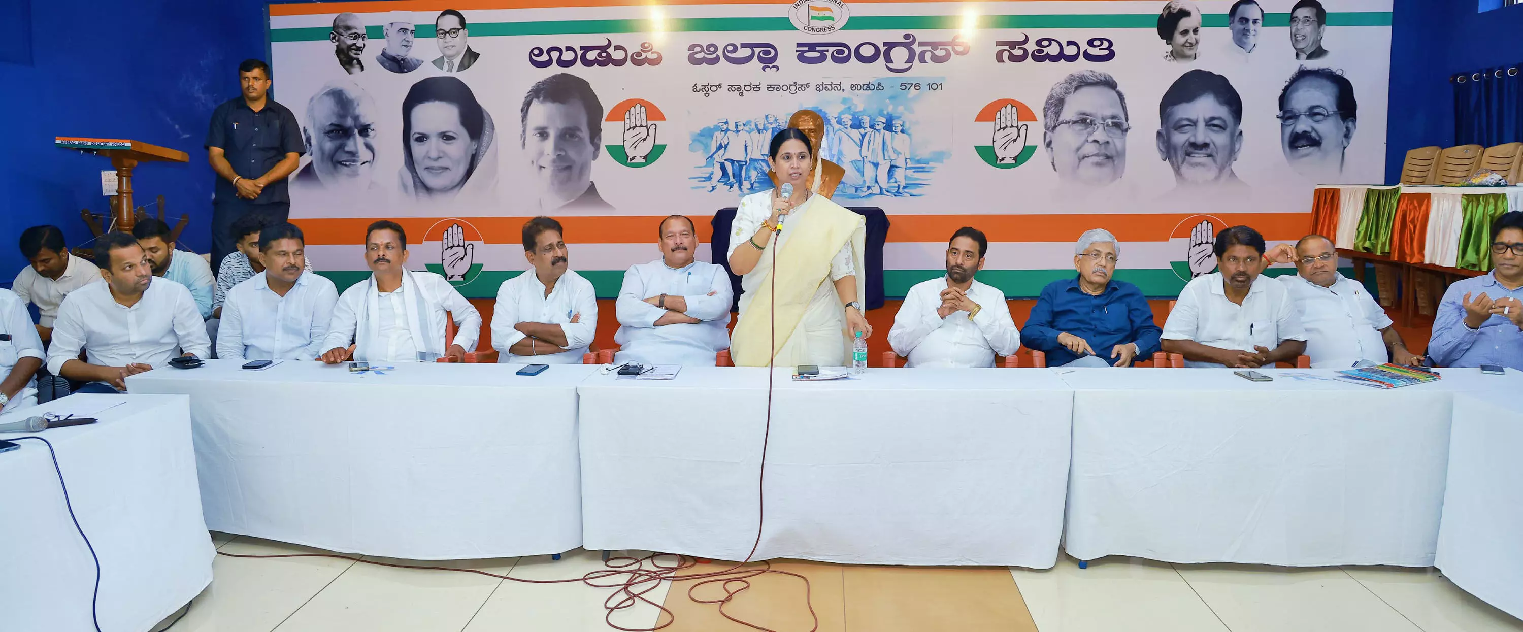 ಪಂಚಾಯತ್ರಾಜ್ ವ್ಯವಸ್ಥೆಯನ್ನು ಬಲಪಡಿಸುವುದು ಇಂದಿನ ಆದ್ಯತೆ: ಪರಿಷತ್ ಉಪಚುನಾವಣಾ ಉಸ್ತುವಾರಿಗಳ ಸಭೆಯಲ್ಲಿ ಸಚಿವೆ ಹೆಬ್ಬಾಳ್ಕರ್ ಪಂಚಾಯತ್ರಾಜ್ ವ್ಯವಸ್ಥೆಯನ್ನು ಬಲಪಡಿಸುವುದು ಇಂದಿನ ಆದ್ಯತೆ: ಪರಿಷತ್ ಉಪಚುನಾವಣಾ ಉಸ್ತುವಾರಿಗಳ ಸಭೆಯಲ್ಲಿ ಸಚಿವೆ ಹೆಬ್ಬಾಳ್ಕರ್