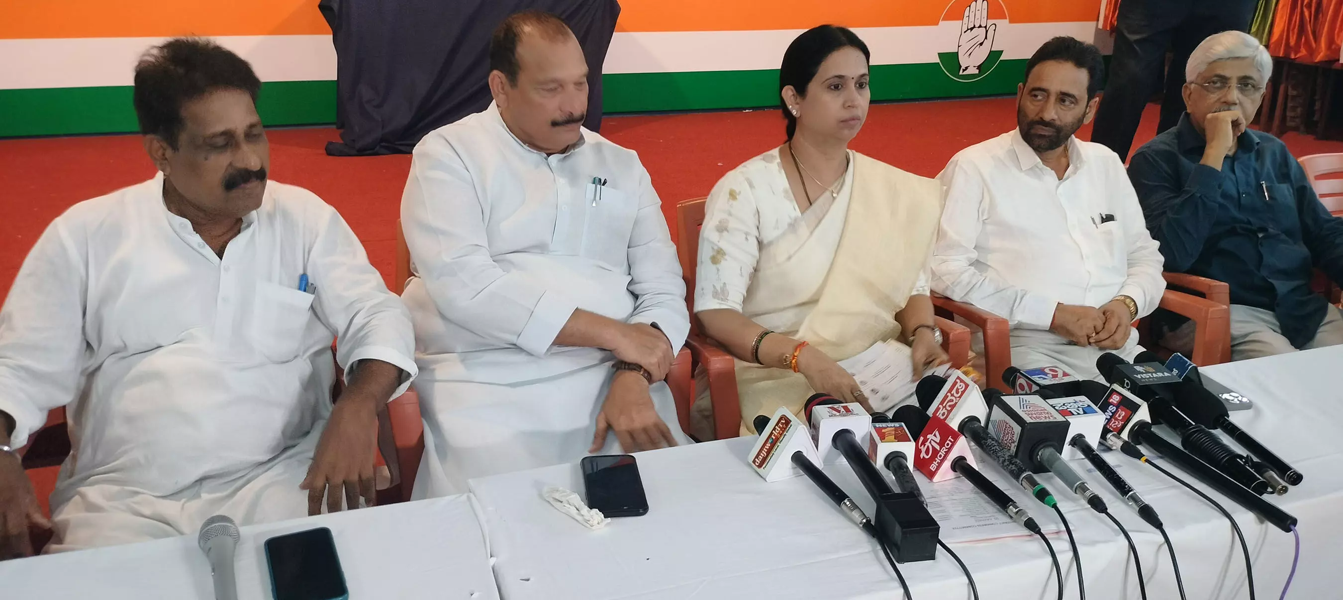 ಅನುದಾನಕ್ಕಾಗಿ ಬಿಜೆಪಿಗರು ಕೇಂದ್ರ ಸರಕಾರವನ್ನು ಪ್ರಶ್ನಿಸಲಿ: ಸಚಿವೆ ಲಕ್ಷ್ಮೀ ಹೆಬ್ಬಾಳ್ಕರ್ ತಿರಗೇಟು