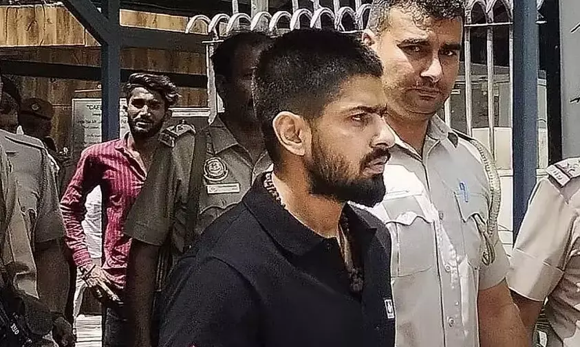 ಲಾರೆನ್ಸ್ ಬಿಷ್ಣೋಯಿ ಗ್ಯಾಂಗ್ ನ ಶೂಟರ್ ವಿಡಿಯೊ ಹೇಳಿಕೆ ವೈರಲ್ | ಮಥುರಾದ ಮೂವರು ಪೊಲೀಸ್ ಅಧಿಕಾರಿಗಳ ಅಮಾನತು