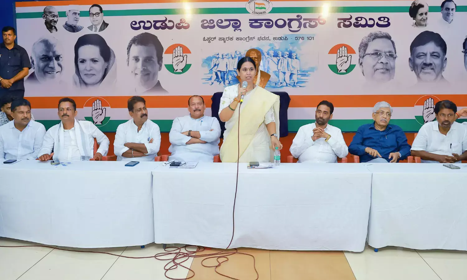 ಪಂಚಾಯತ್‌ರಾಜ್ ವ್ಯವಸ್ಥೆಯನ್ನು ಬಲಪಡಿಸುವುದು ಇಂದಿನ ಆದ್ಯತೆ: ಪರಿಷತ್ ಉಪಚುನಾವಣಾ ಉಸ್ತುವಾರಿಗಳ ಸಭೆಯಲ್ಲಿ ಸಚಿವೆ ಹೆಬ್ಬಾಳ್ಕರ್