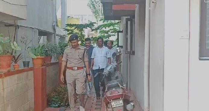 ಬಿಜೆಪಿ ಟಿಕೆಟ್ ವಂಚನೆ ಪ್ರಕರಣ | ಗೋಪಾಲ್ ಜೋಶಿ ಮನೆ ಮೇಲೆ ಪೊಲೀಸರಿಂದ ದಾಳಿ