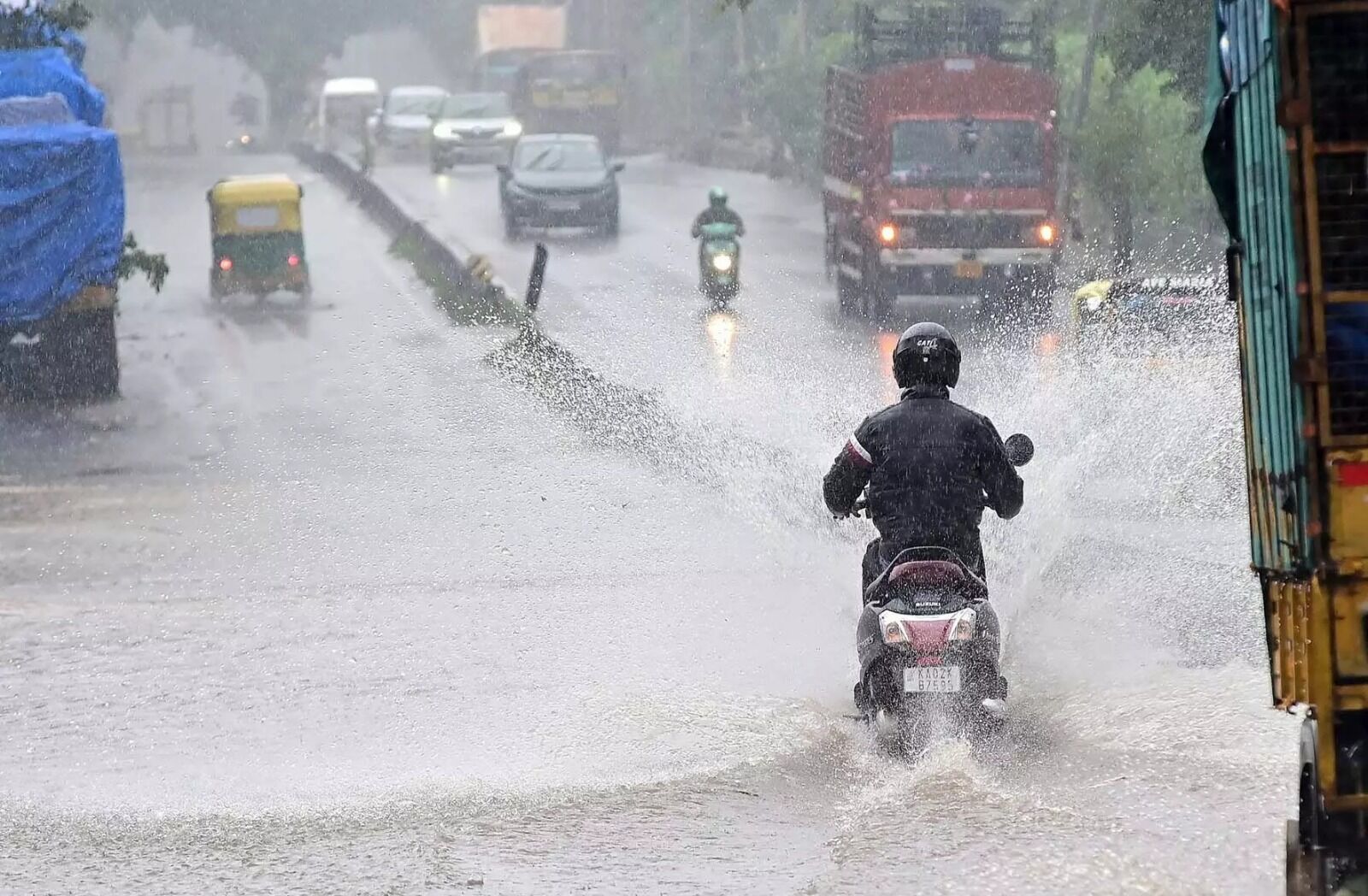 ಅರಬ್ಬಿ ಸುಮುದ್ರದಲ್ಲಿ ವಾಯುಭಾರ ಕುಸಿತ : ರಾಜ್ಯದ 12 ಜಿಲ್ಲೆಗಳಿಗೆ ಯೆಲ್ಲೋ ಅಲರ್ಟ್