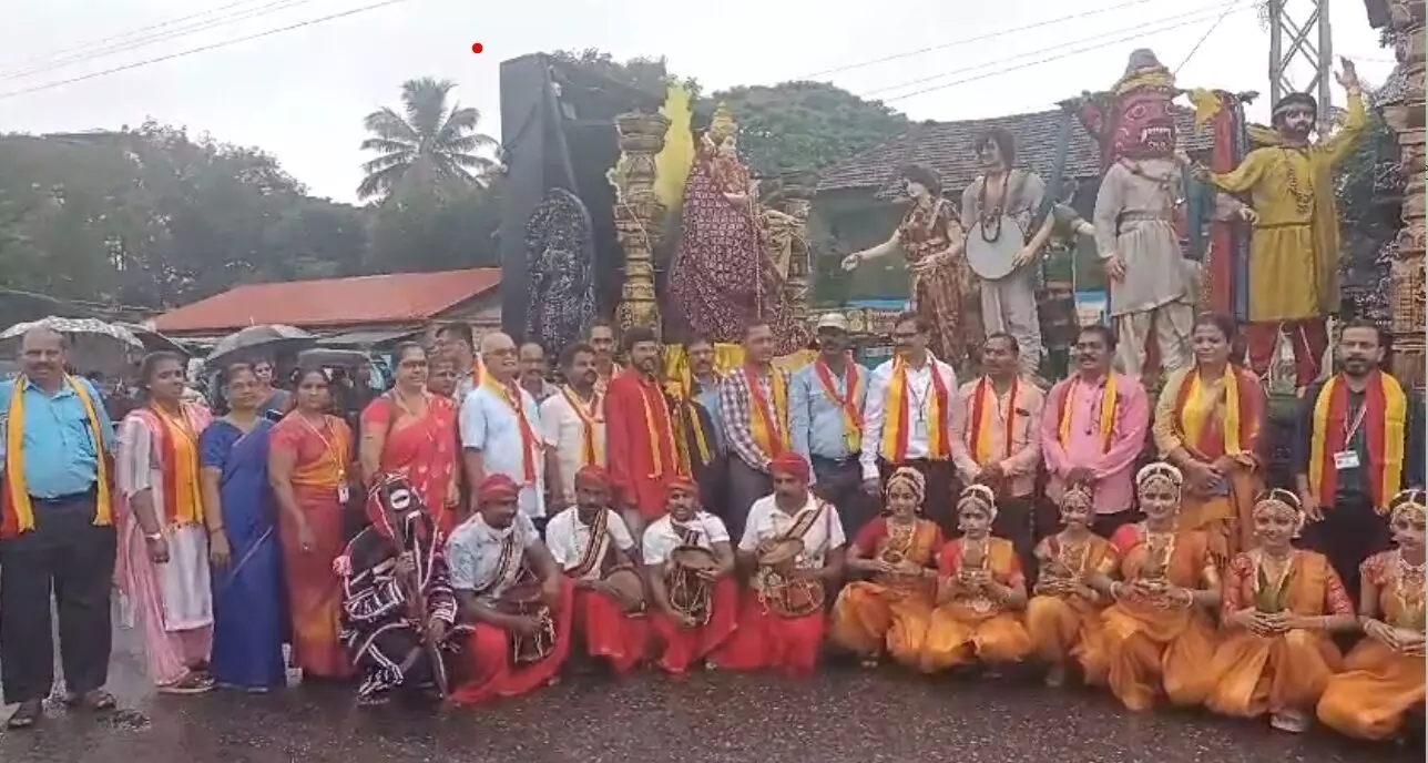 ಕರ್ನಾಟಕಕ್ಕೆ 50ರ ಸಂಭ್ರಮ; ಕನ್ನಡ ತೇರಿಗೆ ಭಟ್ಕಳದಲ್ಲಿ ಸ್ವಾಗತ ಕರ್ನಾಟಕಕ್ಕೆ 50ರ ಸಂಭ್ರಮ; ಕನ್ನಡ ತೇರಿಗೆ ಭಟ್ಕಳದಲ್ಲಿ ಸ್ವಾಗತ