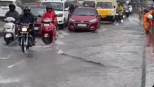 ನಿರಂತರ ಮಳೆ: ಬೆಂಗಳೂರು ನಗರ ಜಿಲ್ಲೆಯ ಎಲ್ಲಾ  ಶಾಲೆಗಳಿಗೆ ರಜೆ ಘೋಷಣೆ