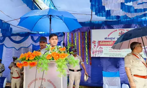 ಕೊಪ್ಪಳ: ಬಿರುಸಿನ ಮಳೆಯ ನಡುವೆಯೂ ಹುತಾತ್ಮ ಪೊಲೀಸರಿಗೆ ಗೌರವ ಸಲ್ಲಿಕೆ