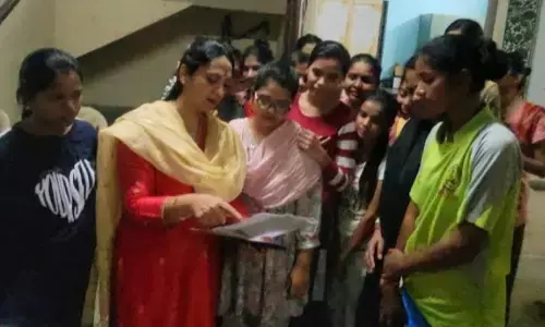 ವೃತ್ತಿಪರ ಮಹಿಳಾ ಹಾಸ್ಟೆಲ್‍ಗೆ ರಾಜ್ಯ ಮಹಿಳಾ ಆಯೋಗದ ಅಧ್ಯಕ್ಷೆ ಭೇಟಿ