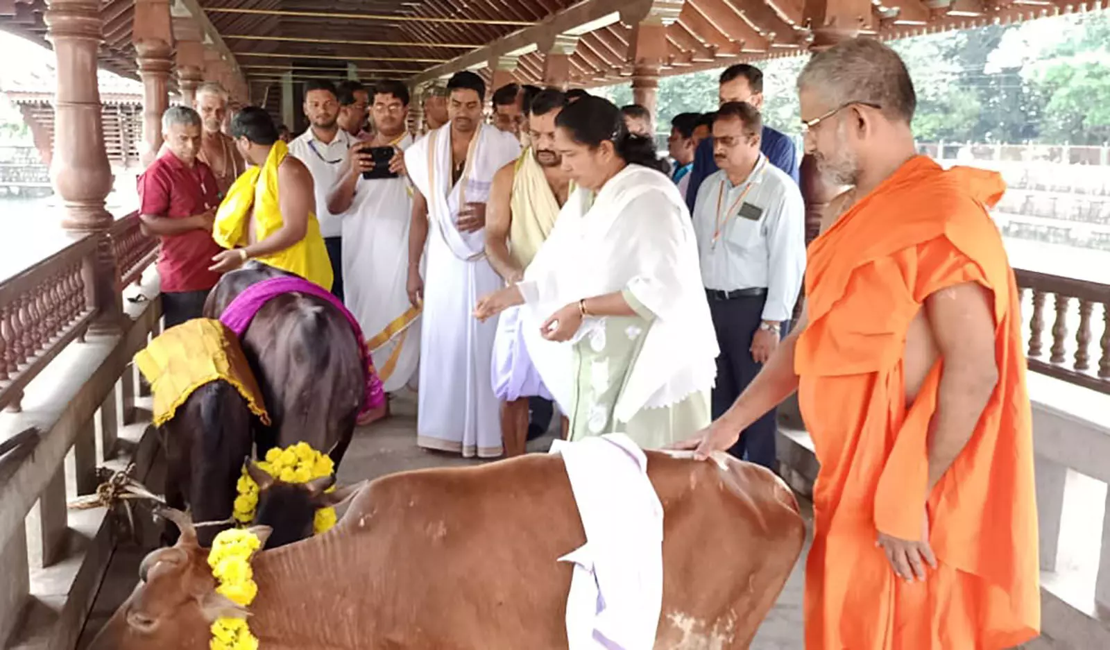 ಜಿಲ್ಲೆಯನ್ನು ಕಾಲುಬಾಯಿ ರೋಗದಿಂದ ಮುಕ್ತಗೊಳಿಸಲಿ ಸಹಕರಿಸಿ: ಉಡುಪಿ ಡಿಸಿ ಡಾ.ಕೆ. ವಿದ್ಯಾಕುಮಾರಿ ಮನವಿ ಜಿಲ್ಲೆಯನ್ನು ಕಾಲುಬಾಯಿ ರೋಗದಿಂದ ಮುಕ್ತಗೊಳಿಸಲಿ ಸಹಕರಿಸಿ: ಉಡುಪಿ ಡಿಸಿ ಡಾ.ಕೆ. ವಿದ್ಯಾಕುಮಾರಿ ಮನವಿ