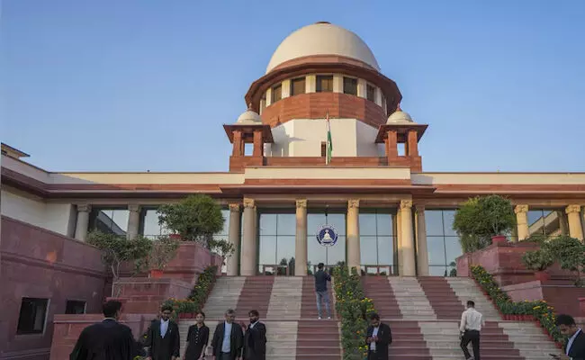 ಪರಿಸರ ಕಾನೂನುಗಳು ಹಲ್ಲು ಕಿತ್ತುಕೊಂಡಂತಿದೆ: ಕೇಂದ್ರಕ್ಕೆ ಸುಪ್ರೀಂ ಕೋರ್ಟ್ ತರಾಟೆ ಪರಿಸರ ಕಾನೂನುಗಳು ಹಲ್ಲು ಕಿತ್ತುಕೊಂಡಂತಿದೆ: ಕೇಂದ್ರಕ್ಕೆ ಸುಪ್ರೀಂ ಕೋರ್ಟ್ ತರಾಟೆ