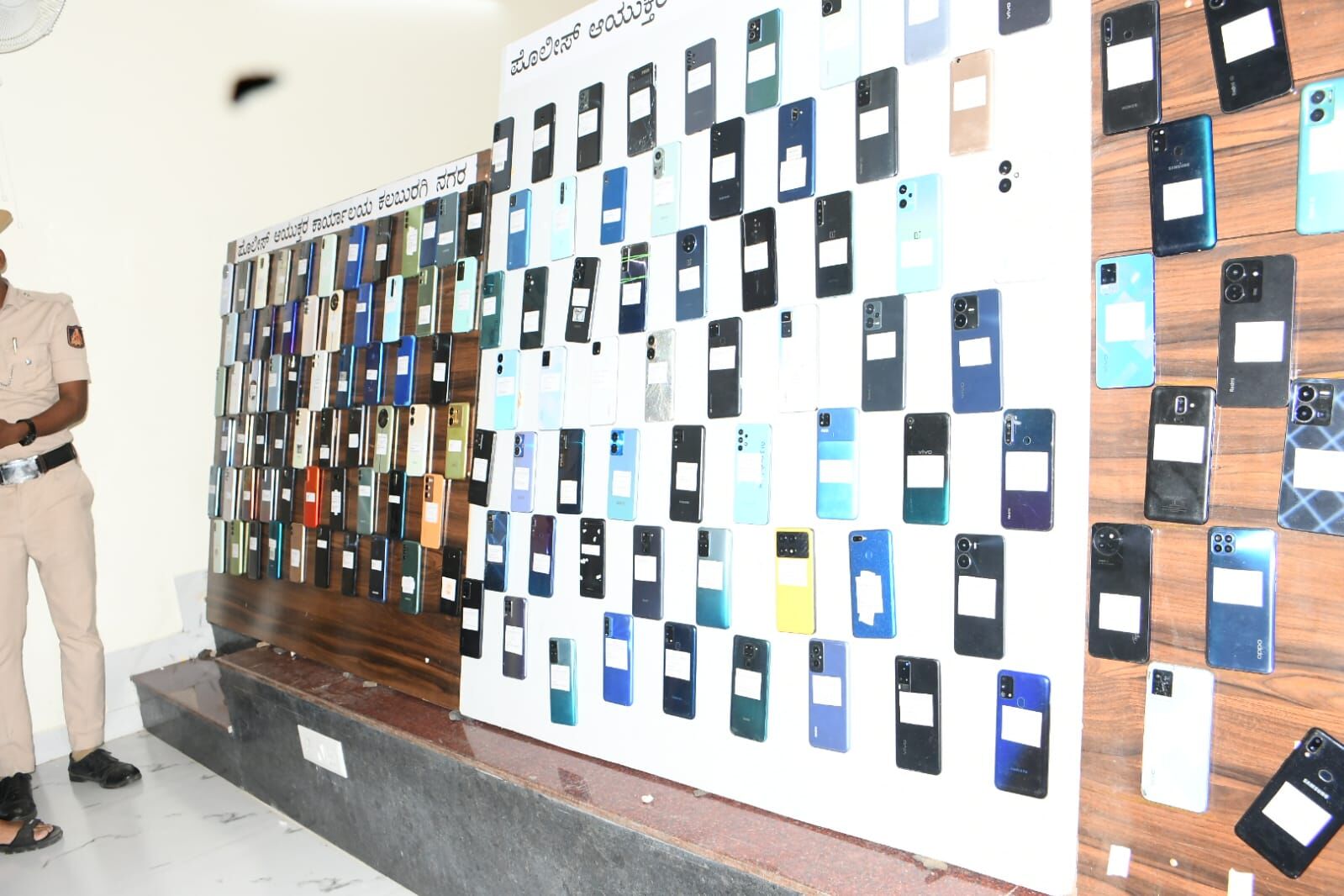 ಕಲಬುರಗಿ ಪೊಲೀಸರ ಕಾರ್ಯಾಚರಣೆ | 38 ಲಕ್ಷ ರೂ. ಮೌಲ್ಯದ 200 ಮೊಬೈಲ್‌ಗಳು ಪತ್ತೆ