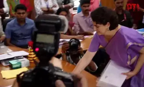 ವಯನಾಡು ಉಪಚುನಾವಣೆ: ಪ್ರಿಯಾಂಕಾ ಗಾಂಧಿ ನಾಮಪತ್ರ ಸಲ್ಲಿಕೆ