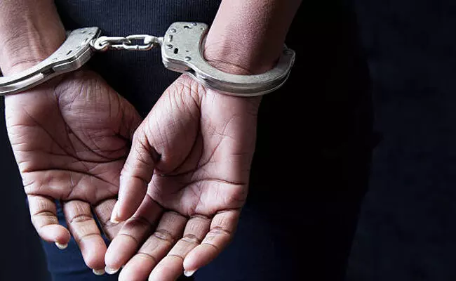 ಉತ್ತರ ಪ್ರದೇಶ | ಉರ್ದು ಶಿಕ್ಷಕನಿಗೆ ‘ಜೈ ಶ್ರೀ ರಾಮ್’ ಘೋಷಣೆ ಕೂಗುವಂತೆ ಬಲವಂತ ಮಾಡಿ ದೌರ್ಜನ್ಯ : ಆರೋಪಿಯ ಬಂಧನ ಉತ್ತರ ಪ್ರದೇಶ | ಉರ್ದು ಶಿಕ್ಷಕನಿಗೆ ‘ಜೈ ಶ್ರೀ ರಾಮ್’ ಘೋಷಣೆ ಕೂಗುವಂತೆ ಬಲವಂತ ಮಾಡಿ ದೌರ್ಜನ್ಯ : ಆರೋಪಿಯ ಬಂಧನ