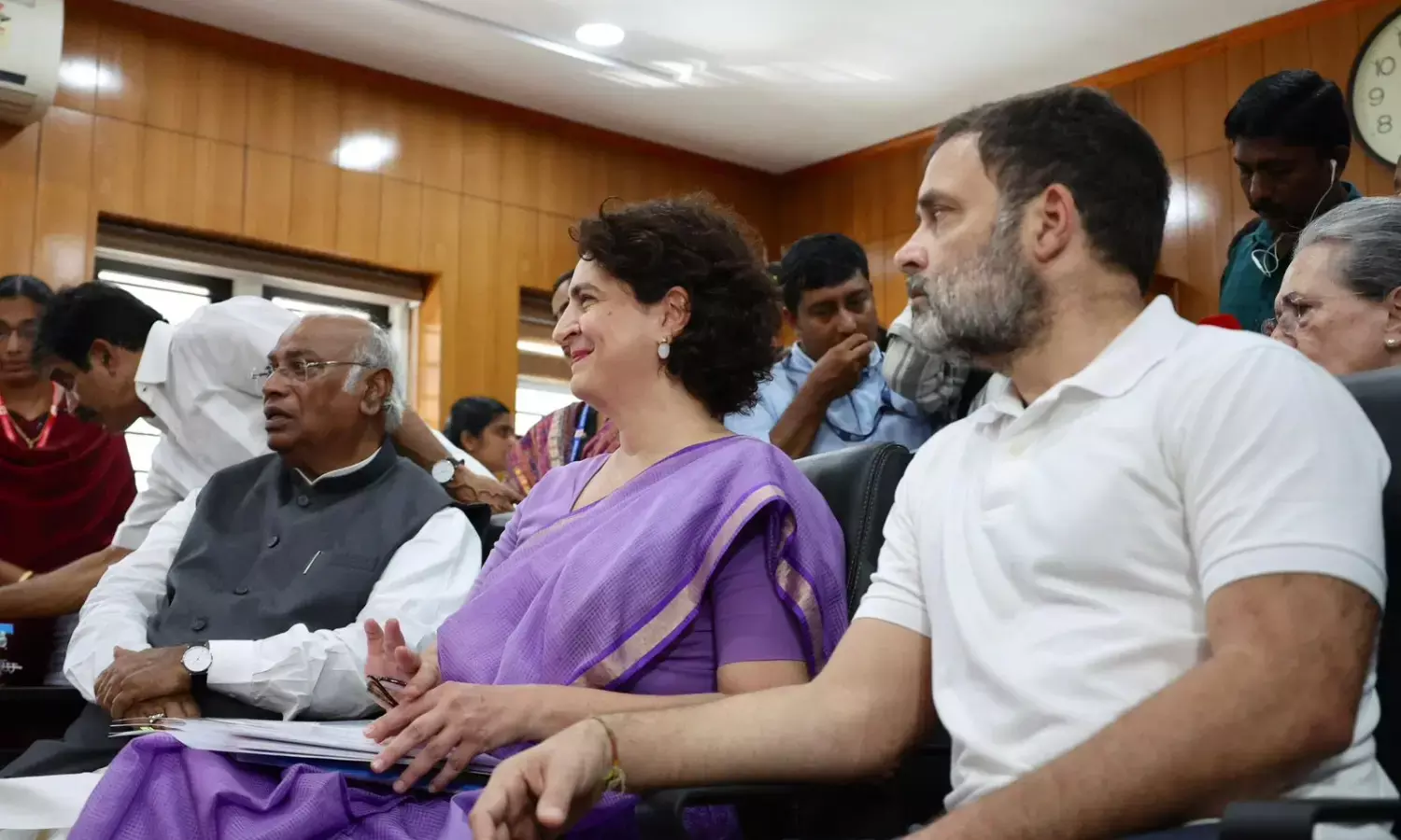 ವಯನಾಡ್ ನಲ್ಲಿ ಬಿಜೆಪಿ ಹೇಳಿದ ಹಸಿ ಸುಳ್ಳು | ಮಲ್ಲಿಕಾರ್ಜುನ ಖರ್ಗೆಗೆ ಅವಮಾನಿಸಿತ್ತೇ ಕಾಂಗ್ರೆಸ್?