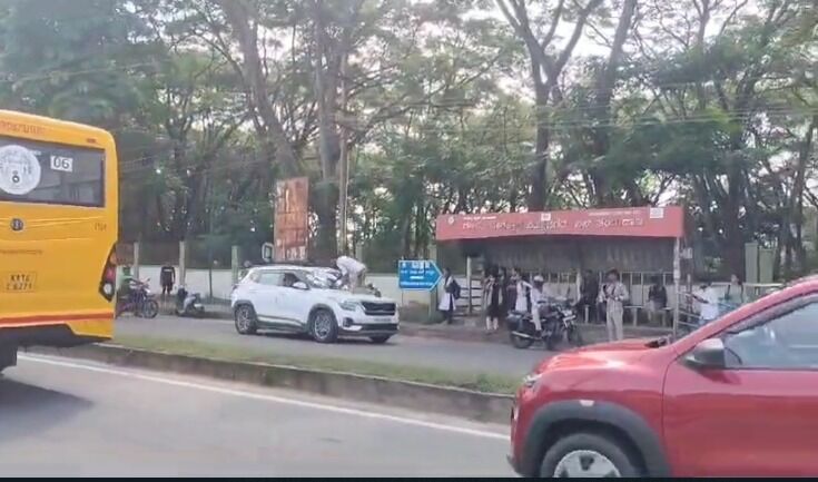 ಶಿವಮೊಗ್ಗ | ಪೊಲೀಸ್ ಸಿಬ್ಬಂದಿಯನ್ನೇ ಬಾನೆಟ್ ಮೇಲೆ ಹೊತ್ತೊಯ್ದ ಕಾರು ಚಾಲಕ