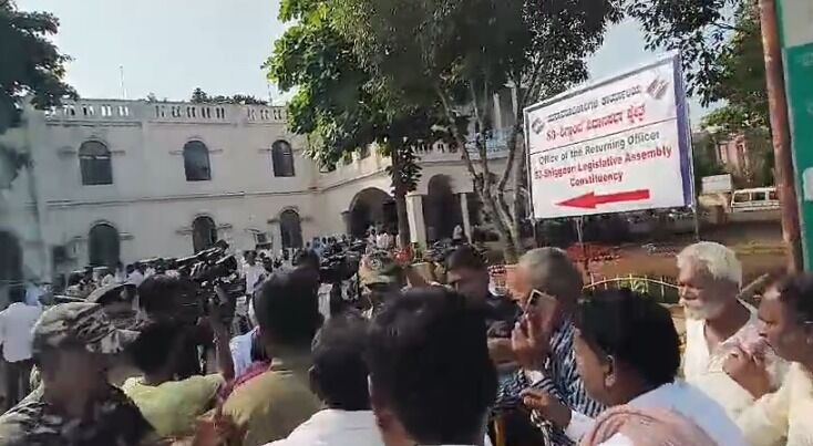 ಶಿಗ್ಗಾಂವಿ ಉಪ ಚುನಾವಣೆ | ಕಾಂಗ್ರೆಸ್‌ಗೆ ಬಂಡಾಯದ ಬಿಸಿ ; ಪಕ್ಷೇತರ ಅಭ್ಯರ್ಥಿಯಾಗಿ ಅಜ್ಜಂಪೀರ್ ಖಾದ್ರಿ ನಾಮಪತ್ರ ಸಲ್ಲಿಕೆ