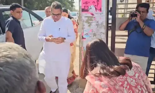 ಬಿಜೆಪಿ ನಾಯಕನಿಗೆ 7 ಸೆಕೆಂಡ್ ಗಳಲ್ಲಿ 5 ಬಾರಿ ತಲೆಬಾಗಿ ನಮಸ್ಕರಿಸಿದ IAS ಅಧಿಕಾರಿ ಟೀನಾ ದಾಬಿ | ವಿಡಿಯೋ ವೈರಲ್