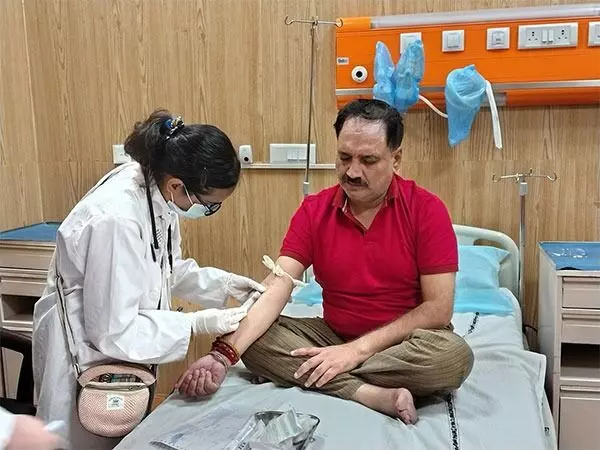 ಯಮುನಾ ನದಿಯಲ್ಲಿ ಮುಳುಗೆದ್ದಿದ್ದ ದಿಲ್ಲಿ ಬಿಜೆಪಿ ಅಧ್ಯಕ್ಷ ವೀರೇಂದ್ರ ಸಚ್ ದೇವ್ ಆಸ್ಪತ್ರೆಗೆ ದಾಖಲು ಯಮುನಾ ನದಿಯಲ್ಲಿ ಮುಳುಗೆದ್ದಿದ್ದ ದಿಲ್ಲಿ ಬಿಜೆಪಿ ಅಧ್ಯಕ್ಷ ವೀರೇಂದ್ರ ಸಚ್ ದೇವ್ ಆಸ್ಪತ್ರೆಗೆ ದಾಖಲು