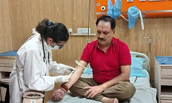 ಯಮುನಾ ನದಿಯಲ್ಲಿ ಮುಳುಗೆದ್ದಿದ್ದ ದಿಲ್ಲಿ ಬಿಜೆಪಿ ಅಧ್ಯಕ್ಷ ವೀರೇಂದ್ರ ಸಚ್ ದೇವ್ ಆಸ್ಪತ್ರೆಗೆ ದಾಖಲು