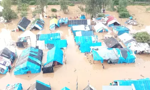 ಮಳೆ ನೀರಿನಲ್ಲಿ ಮುಳುಗಿದ ವಲಸೆ ಕಾರ್ಮಿಕರ ಬದುಕು