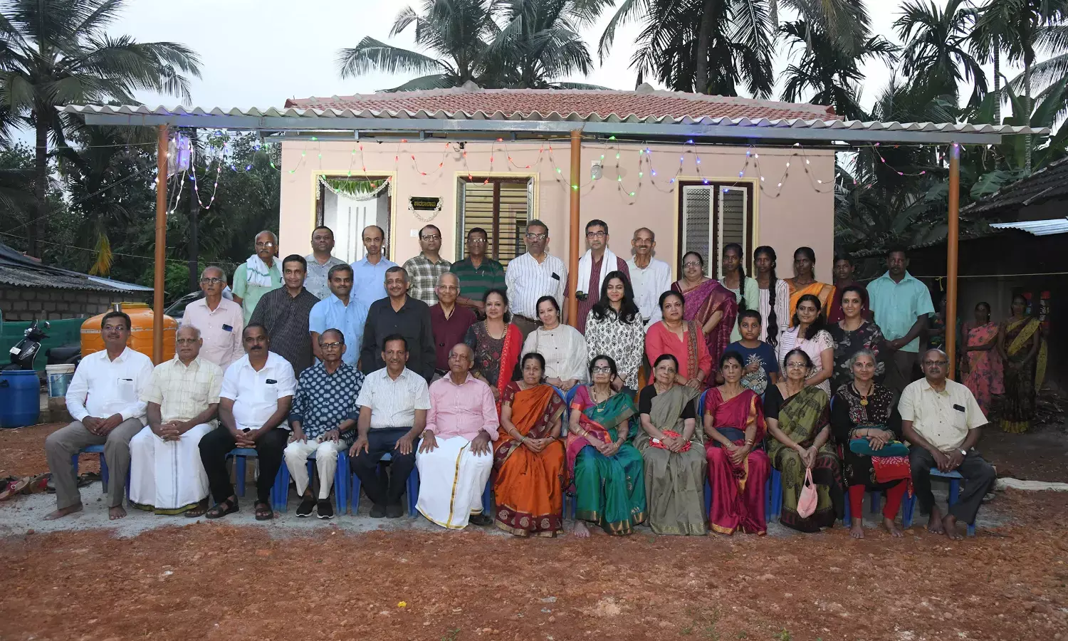 ಜಾನುವಾರುಕಟ್ಟೆ: ವಿದ್ಯಾಪೋಷಕ್ ಮನೆ ಹಸ್ತಾಂತರ