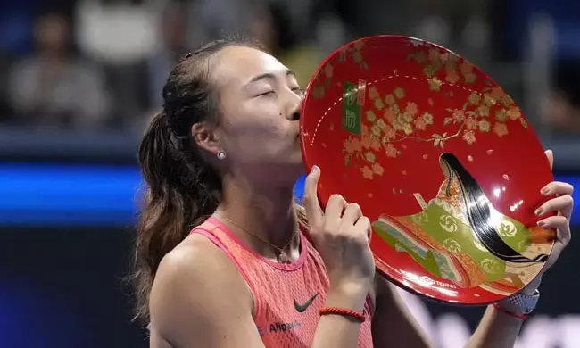 ಪ್ಯಾನ್ ಪೆಸಿಫಿಕ್ ಓಪನ್ | ಈ ವರ್ಷ ಮೂರನೇ ಪ್ರಶಸ್ತಿ ಮುಡಿಗೇರಿಸಿಕೊಂಡ ಝೆಂಗ್