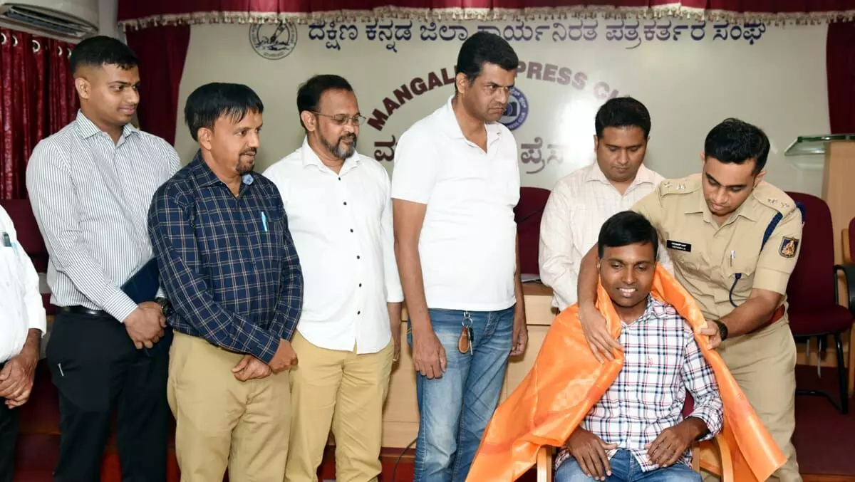 ಗ್ರಾಮೀಣ ಜನರ ಸಮಸ್ಯೆ ನಿವಾರಣೆಗೆ ಮಾಧ್ಯಮ ರಂಗದ ನಿರಂತರ ಪ್ರಯತ್ನ ಮಾದರಿ: ದ.ಕ. ಡಿಸಿ ಮುಲ್ಲೈ ಮುಗಿಲನ್ ಗ್ರಾಮೀಣ ಜನರ ಸಮಸ್ಯೆ ನಿವಾರಣೆಗೆ ಮಾಧ್ಯಮ ರಂಗದ ನಿರಂತರ ಪ್ರಯತ್ನ ಮಾದರಿ: ದ.ಕ. ಡಿಸಿ ಮುಲ್ಲೈ ಮುಗಿಲನ್