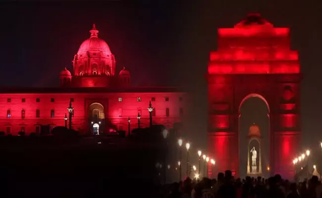 ಡಿಸ್ಲೆಕ್ಸಿಯ ಜಾಗೃತಿ ಅಭಿಯಾನ | ಕೆಂಪು ದೀಪಾಲಂಕಾರದಲ್ಲಿ ಕಂಗೊಳಿಸುತ್ತಿರುವ ರಾಷ್ಟ್ರಪತಿ ಭವನ