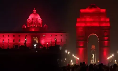 ಡಿಸ್ಲೆಕ್ಸಿಯ ಜಾಗೃತಿ ಅಭಿಯಾನ | ಕೆಂಪು ದೀಪಾಲಂಕಾರದಲ್ಲಿ ಕಂಗೊಳಿಸುತ್ತಿರುವ ರಾಷ್ಟ್ರಪತಿ ಭವನ