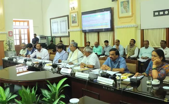 ವಾಣಿಜ್ಯ ತೆರಿಗೆ ಇಲಾಖೆ, ಅಬಕಾರಿ ಇಲಾಖೆಗಳ ತೆರಿಗೆ ಸಂಗ್ರಹದ ಪ್ರಗತಿ ಪರಿಶೀಲನಾ ಸಭೆ