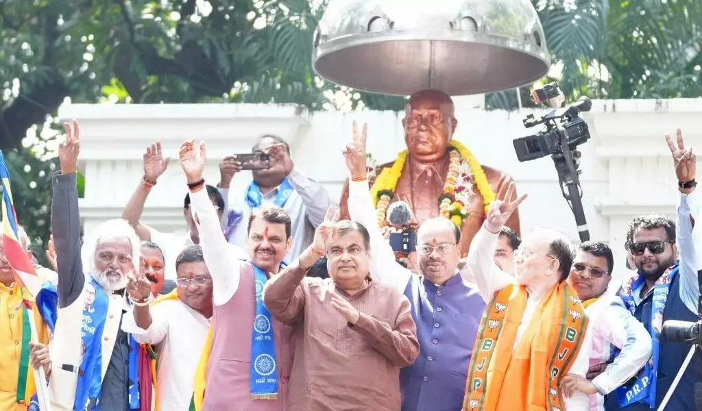 ನಾಗ್ಪುರ | ಅಂಬೇಡ್ಕರ್ ಪ್ರತಿಮೆ ಬಳಿ ‘ಜೈ ಶ್ರೀರಾಮ್’ ಘೋಷಣೆ ; ಫಡ್ನವೀಸ್ ವಿರುದ್ಧ ತೀವ್ರ ಆಕ್ರೋಶ