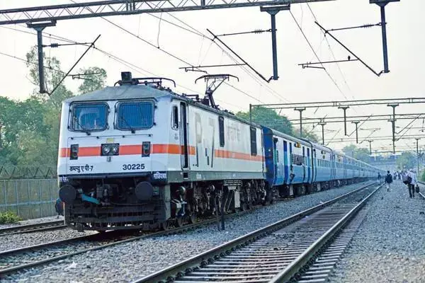 ಶೌಚಾಲಯದಲ್ಲಿ ನೀರಿಲ್ಲ | ಪ್ರಯಾಣಿಕನಿಗೆ 25,000 ಪರಿಹಾರ : ರೈಲ್ವೆಗೆ ಬಳಕೆದಾರರ ಆಯೋಗ ಆದೇಶ