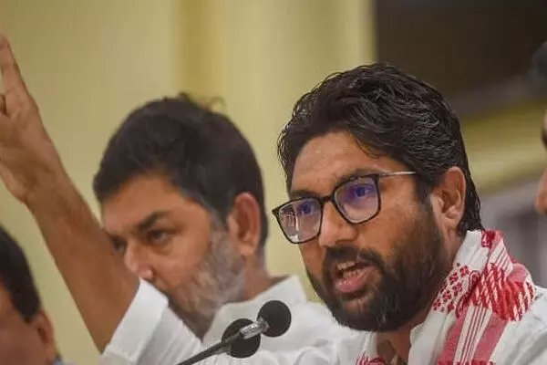 ಗುಜರಾತ್ | ದಲಿತ ವಿರೋಧಿ ಹೇಳಿಕೆ ನೀಡಿದ ಡಿಸಿ ಅಮಾನತಿಗೆ ಕಾಂಗ್ರೆಸ್ ಶಾಸಕ ಜಿಗ್ನೇಶ್ ಮೇವಾನಿ ಆಗ್ರಹ