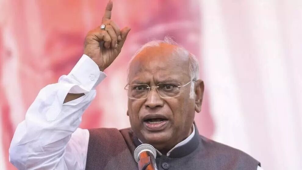 ‘ದ್ವೇಷ ಸಾಧಿಸುವುದನ್ನು ಬಿಟ್ಟು ಎಲ್ಲರೂ ಒಗ್ಗಟ್ಟಾಗಿ’ : ರಾಜ್ಯ ಕಾಂಗ್ರೆಸ್‌ ನಾಯಕರಿಗೆ ಮಲ್ಲಿಕಾರ್ಜುನ ಖರ್ಗೆ ಕಿವಿಮಾತು