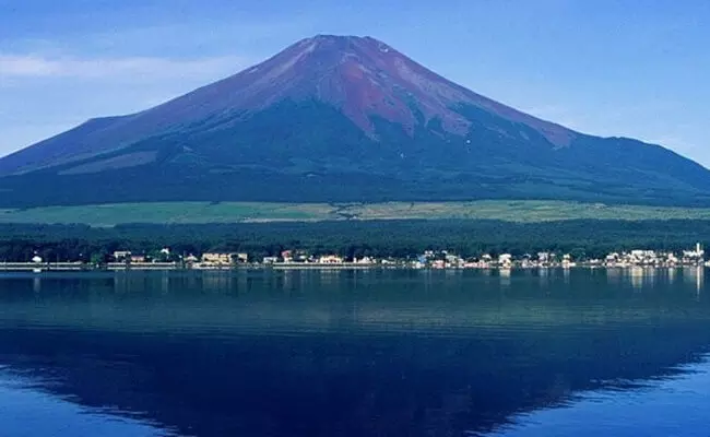 ಜಪಾನ್ | 130 ವರ್ಷಗಳಲ್ಲಿ ಮೊದಲ ಬಾರಿಗೆ ಹಿಮರಹಿತವಾದ ಫ್ಯೂಜಿ ಪರ್ವತ