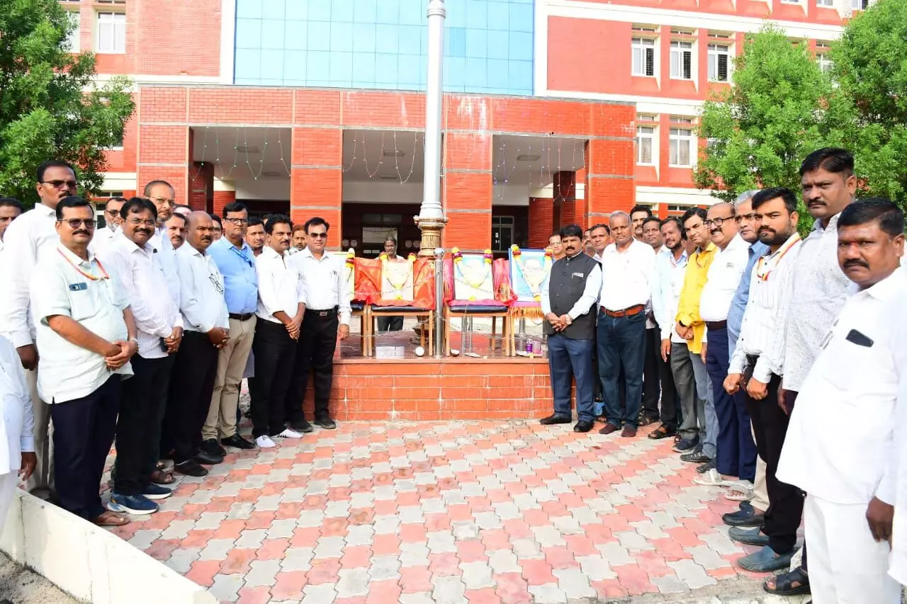 ಕಲಬುರಗಿ | ಲೋಕೋಪಯೋಗಿ ಭವನದಲ್ಲಿ 69ನೇ ಕನ್ನಡ ರಾಜ್ಯೋತ್ಸವ ಆಚರಣೆ