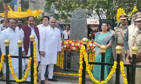 ಕರ್ನಾಟಕ ಸುವರ್ಣ ಸಂಭ್ರಮ-50 : ಹಲ್ಮಿಡಿ ಶಾಸನ ಪ್ರತಿಕೃತಿ ಅನಾವರಣಗೊಳಿಸಿದ ಸಚಿವ ಪ್ರಿಯಾಂಕ್ ಖರ್ಗೆ