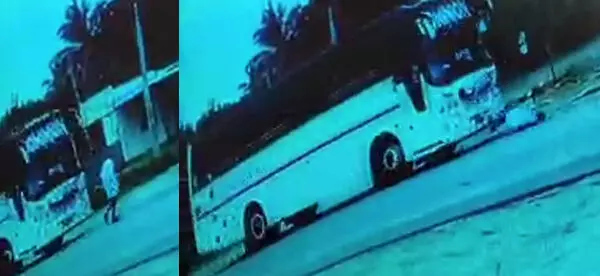 ಚಾಮರಾಜನಗರ : ಬಸ್ ಢಿಕ್ಕಿ; ರಸ್ತೆ ದಾಟುತ್ತಿದ್ದ ವ್ಯಕ್ತಿ ಸ್ಥಳದಲ್ಲೇ ಸಾವು ಚಾಮರಾಜನಗರ : ಬಸ್ ಢಿಕ್ಕಿ; ರಸ್ತೆ ದಾಟುತ್ತಿದ್ದ ವ್ಯಕ್ತಿ ಸ್ಥಳದಲ್ಲೇ ಸಾವು