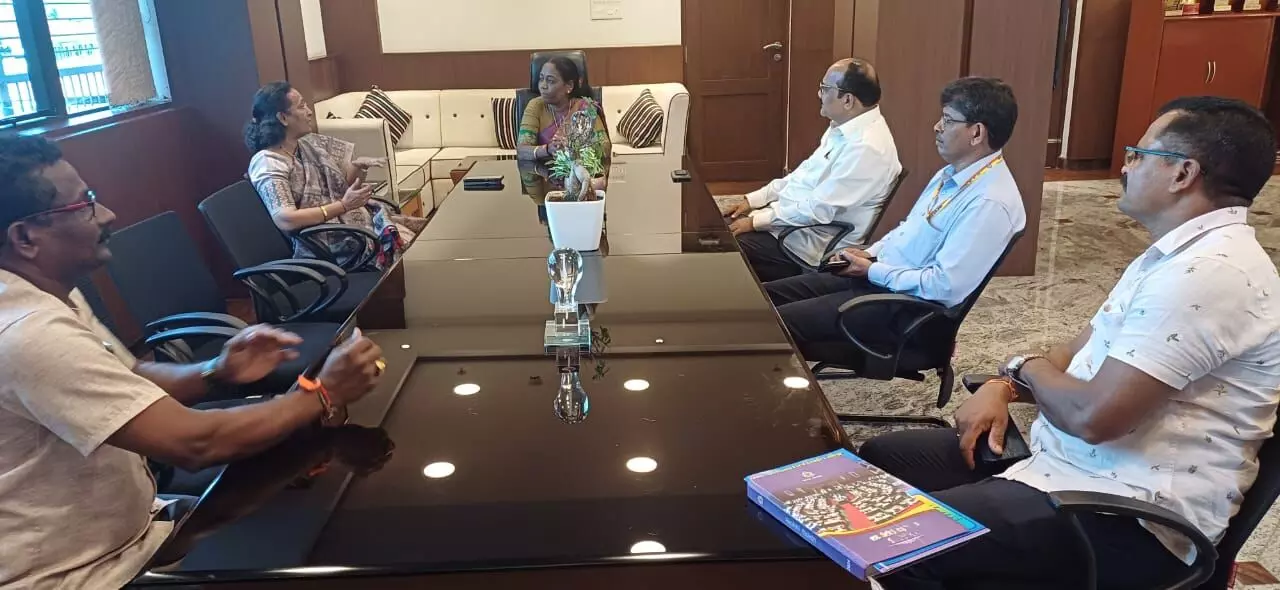 ಮೆಸ್ಕಾಂ ಎಂಡಿಯನ್ನು ಭೇಟಿ ಮಾಡಿದ ಶಾಸಕಿ ಭಾಗೀರಥಿ ಮುರುಳ್ಯ