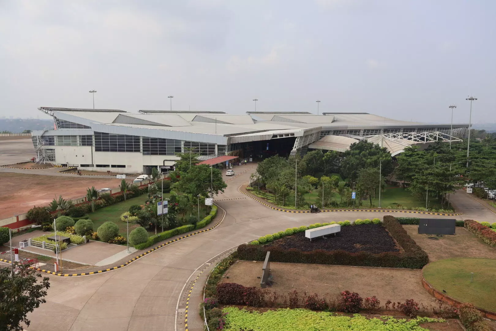 ಮಂಗಳೂರು ವಿಮಾನ ನಿಲ್ದಾಣ: ಪ್ರಯಾಣಿಕರ ನಿರ್ವಹಣೆಯಲ್ಲಿ ದಾಖಲೆ ಮಂಗಳೂರು ವಿಮಾನ ನಿಲ್ದಾಣ: ಪ್ರಯಾಣಿಕರ ನಿರ್ವಹಣೆಯಲ್ಲಿ ದಾಖಲೆ