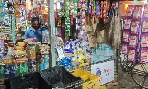 ಇತಿಹಾಸದ ಪುಟ ಸೇರುತ್ತಿರುವ ಭಾರತದ ಕಿರಾಣಿ ಅಂಗಡಿಗಳು..!