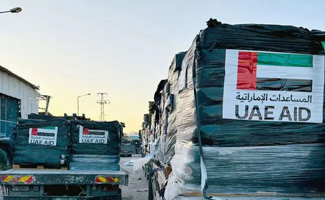 Photo of UAE dispatches twelve additional trucks carrying aid to Gaza