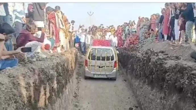 Photo of car funeral