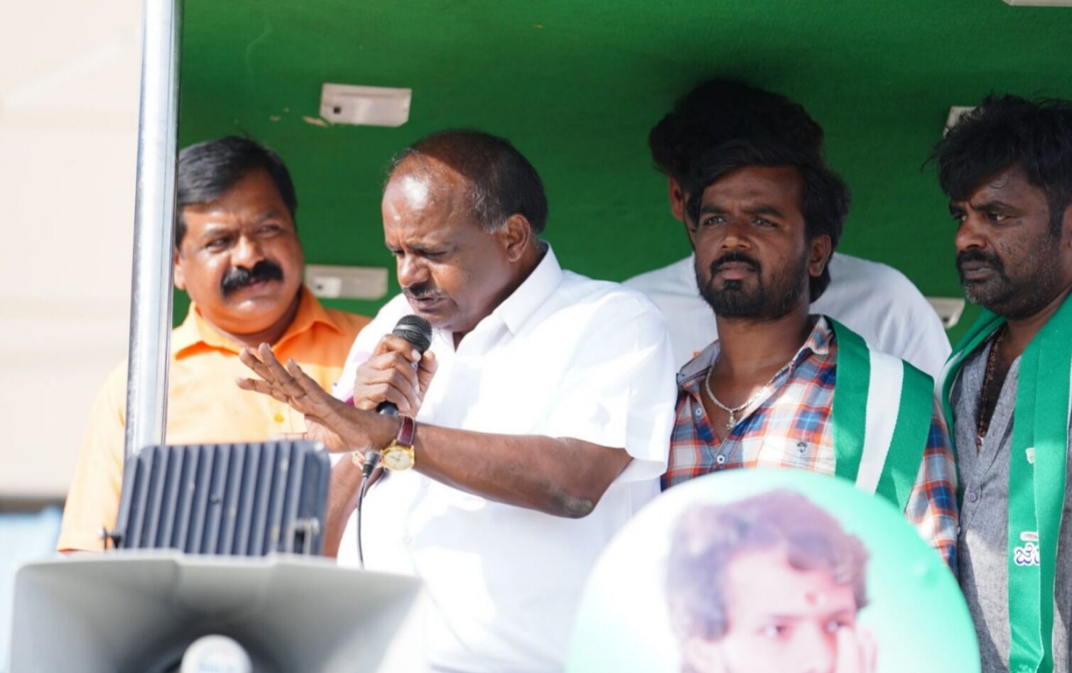 25 ಎಕರೆ ಜಮೀನು ಕೊಡುವುದಕ್ಕೆ ಅವರೇನು ಮಹಾರಾಜರ ವಂಶಸ್ಥರಾ? : ಡಿಕೆಶಿಗೆ ಕುಮಾರಸ್ವಾಮಿ ತಿರುಗೇಟು