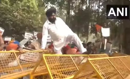 ಹಿಂದೂ ಭಕ್ತರ ಮೇಲಿನ ದಾಳಿ ಖಂಡಿಸಿ ದಿಲ್ಲಿಯ ಕೆನಡಾ ರಾಯಭಾರಿ ಕಚೇರಿ ಬಳಿ ಪ್ರತಿಭಟನೆ