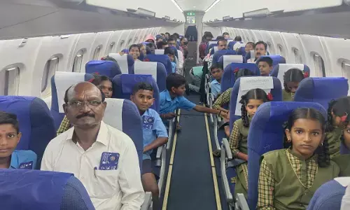 ದಿನವೂ ಶಾಲೆಗೆ ಬಂದ ಮಕ್ಕಳಿಗೆ ಬೆಳಗಾವಿಯಿಂದ ಹೈದರಾಬಾದ್ ಗೆ ವಿಮಾನಯಾನ ಭಾಗ್ಯ!