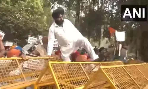 ಹಿಂದೂ ಭಕ್ತರ ಮೇಲಿನ ದಾಳಿ ಖಂಡಿಸಿ ದಿಲ್ಲಿಯ ಕೆನಡಾ ರಾಯಭಾರಿ ಕಚೇರಿ ಬಳಿ ಪ್ರತಿಭಟನೆ