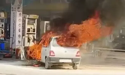 ಮಂಗಳೂರು| ಚಲಿಸುತ್ತಿದ್ದ ಕಾರಿಗೆ ಬೆಂಕಿ