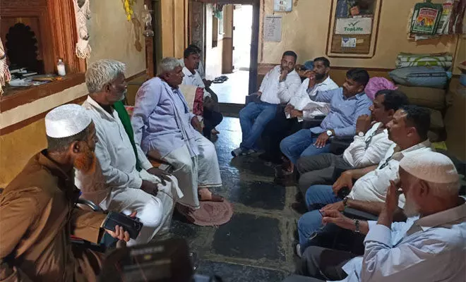 ವಕ್ಫ್‌ ವಿವಾದ | ಗಲಭೆಗ್ರಸ್ತ ಕಡಕೋಳ ಗ್ರಾಮಕ್ಕೆ ಮುಸ್ಲಿಂ ಬಾಂಧವ್ಯ ವೇದಿಕೆ ನಿಯೋಗ ಭೇಟಿ