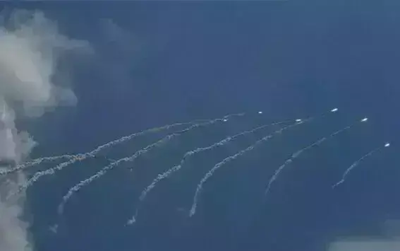 ಇಸ್ರೇಲ್ ಮೇಲೆ ಹಿಜ್ಬುಲ್ಲಾದಿಂದ 90ಕ್ಕೂ ಅಧಿಕ ರಾಕೆಟ್ ಗಳಿಂದ ದಾಳಿ