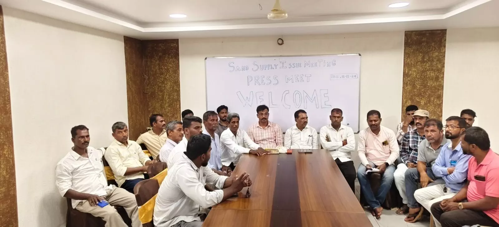 ಭಟ್ಕಳ: ಮರಳು ಸಮಸ್ಯೆ ಪರಿಹಾರಕ್ಕಾಗಿ ನ.13ರಂದು ಬೃಹತ್ ಪ್ರತಿಭಟನಾ ಮೆರವಣಿಗೆ ಭಟ್ಕಳ: ಮರಳು ಸಮಸ್ಯೆ ಪರಿಹಾರಕ್ಕಾಗಿ ನ.13ರಂದು ಬೃಹತ್ ಪ್ರತಿಭಟನಾ ಮೆರವಣಿಗೆ