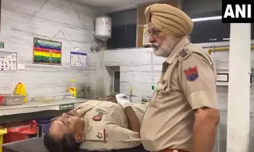 ಪಂಜಾಬ್| ರೈತರಿಂದ ಸರ್ಕಾರಿ ಅಧಿಕಾರಿಗಳಿಗೆ ಮುತ್ತಿಗೆ, ಬಿಡಿಸಲು ಬಂದ ಪೊಲೀಸರ ಮೇಲೆ ಹಲ್ಲೆ: ಆರೋಪ